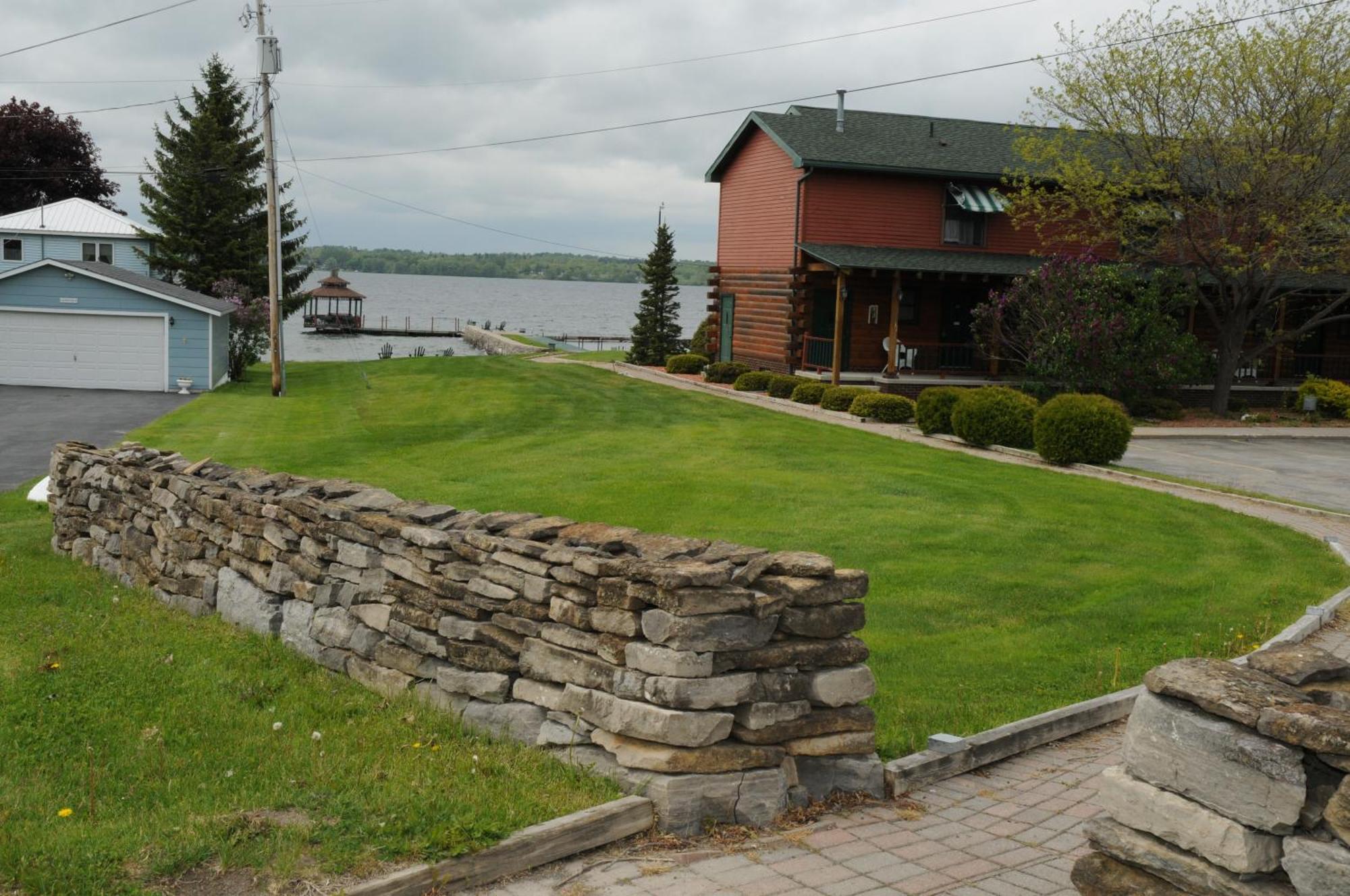 Stone Fence Resort Огденсбург Экстерьер фото