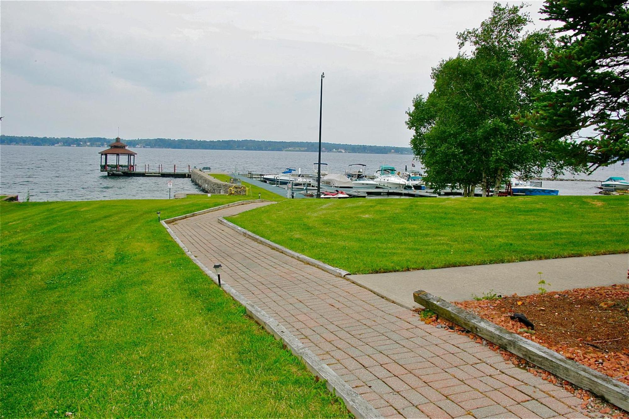 Stone Fence Resort Огденсбург Экстерьер фото