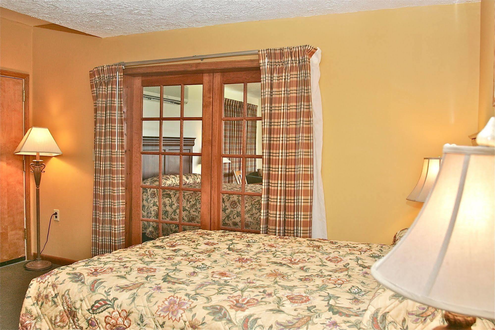 Stone Fence Resort Огденсбург Экстерьер фото